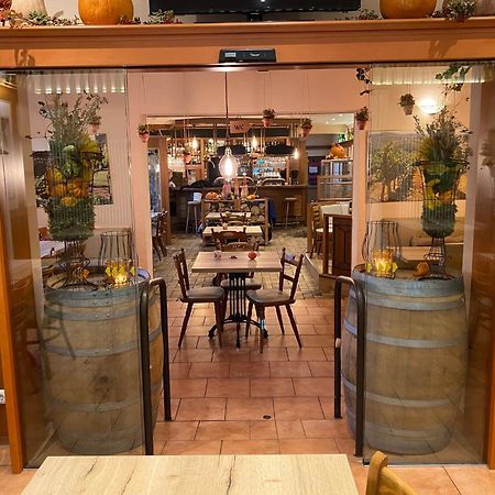 Ferienwohnungen Park Cafe Am Kurpark Bernkastel-Kues Kültér fotó